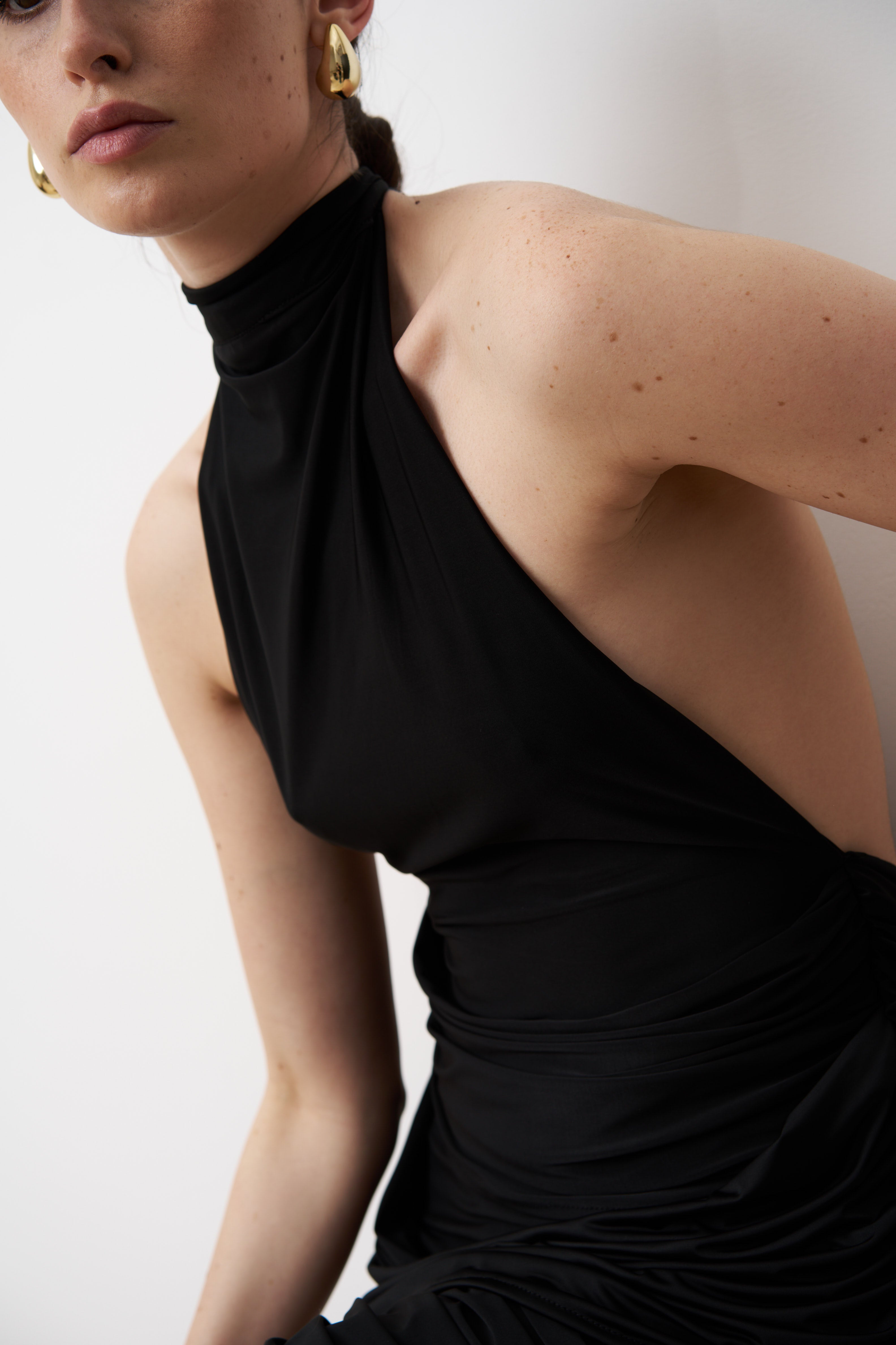 ORA Robe courte dos nu