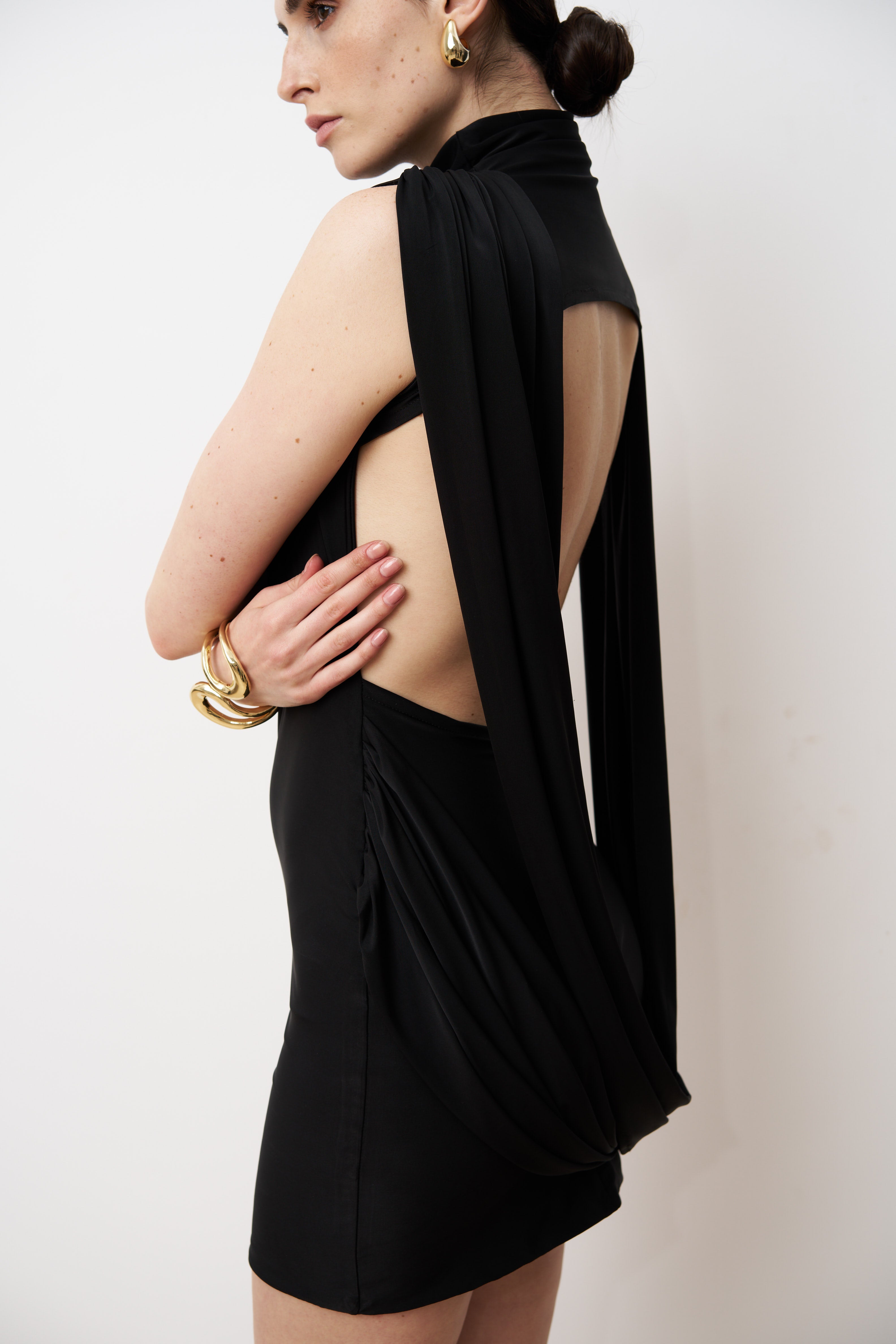 Robe courte SYRA drapée à dos ouvert