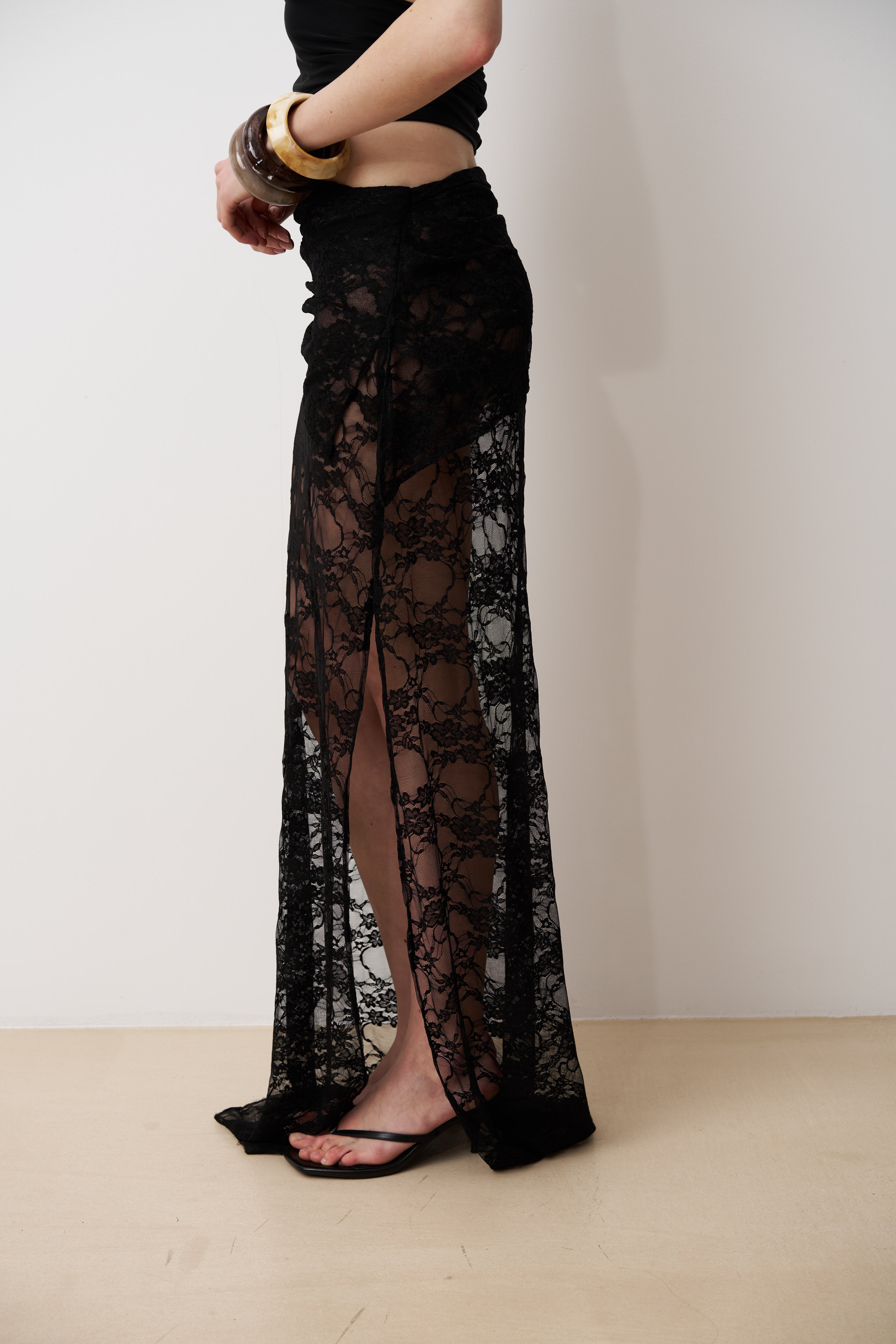 Jupe longue asymétrique en dentelle AMINA