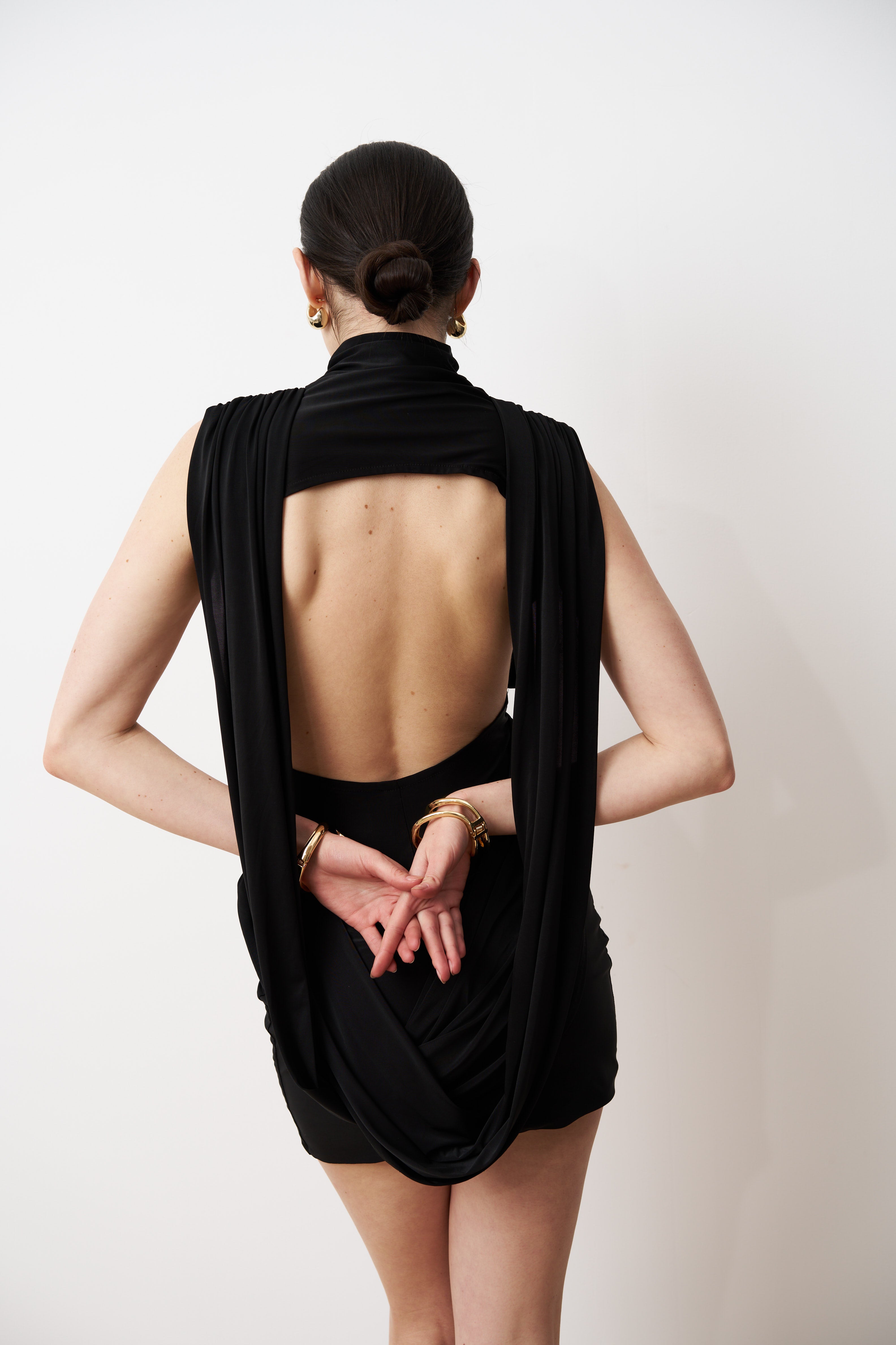 Robe courte SYRA drapée à dos ouvert