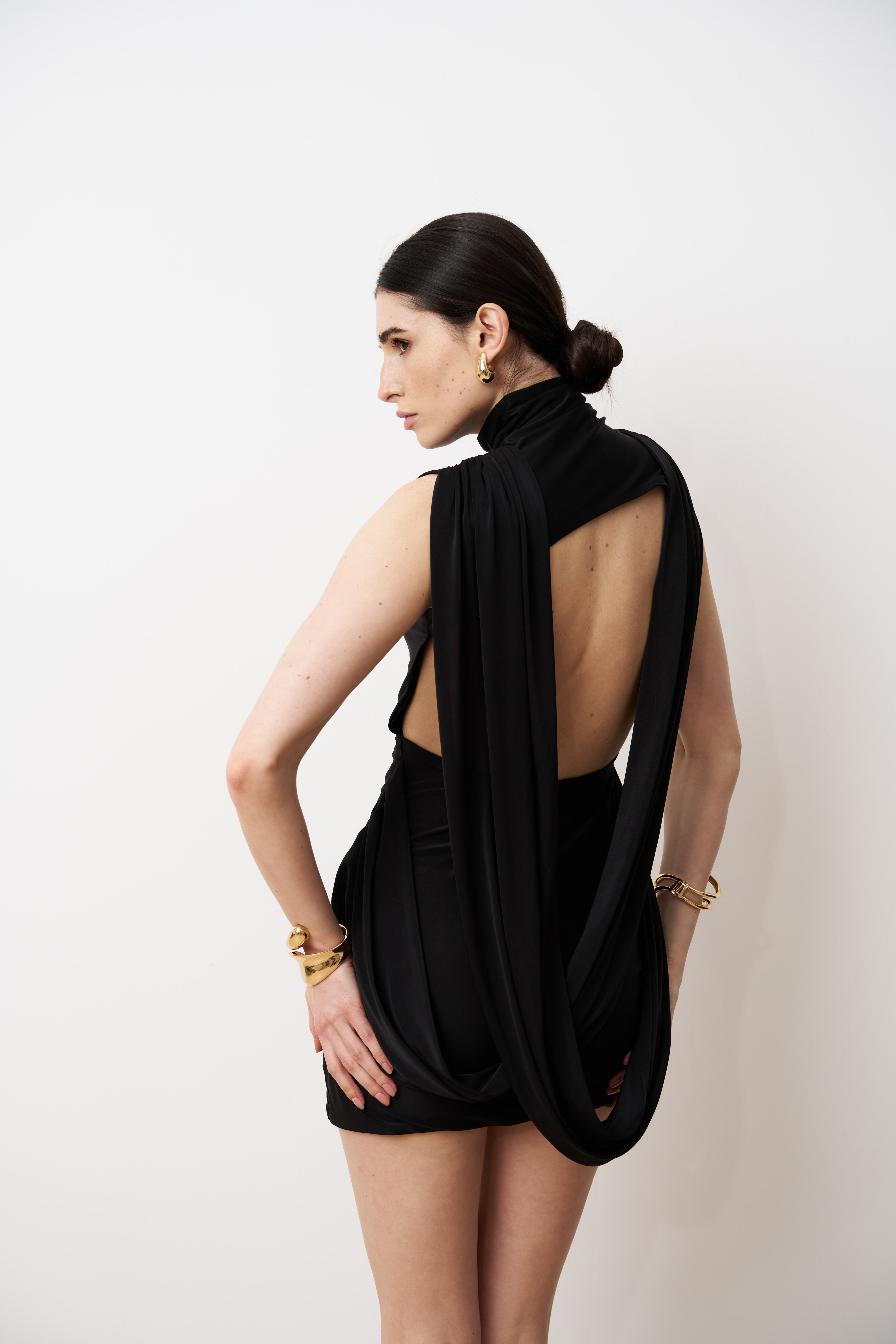 Robe courte SYRA drapée à dos ouvert